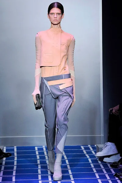 Look 28